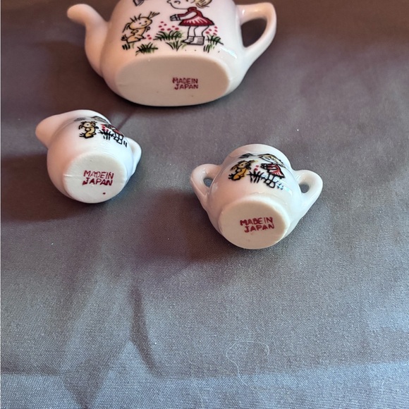 Vintage Mini Toy Tea Set - Blond Girl with Butterfly, 9 Piece Set - Picture 6 of 13